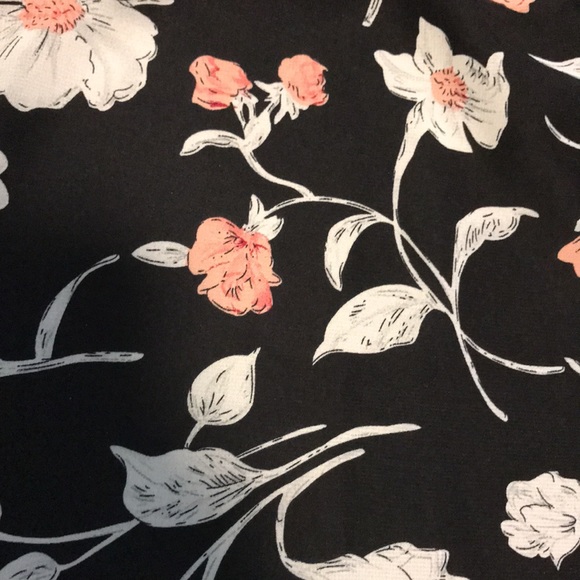 Black T, never worn before, super cute - Picture 2 of 2